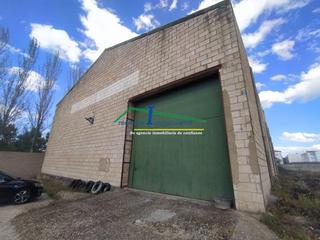 Location Bâtiment à usage industriel à Norte. A cinco minuto de la puerta de la villa,ideal para exposición, a