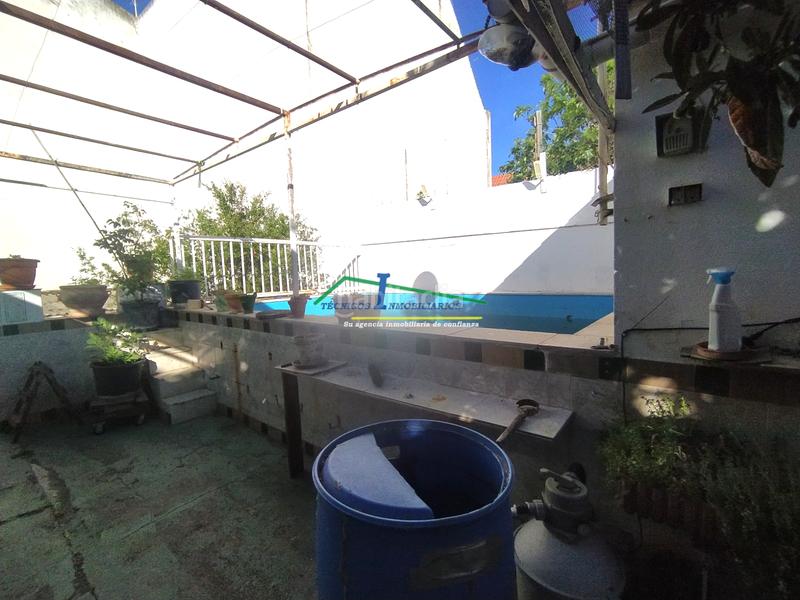 Foto 445fe89a-1706-43fc-b659-7db6e5db2faa. Casa amb aparcament piscina a Centro Mérida