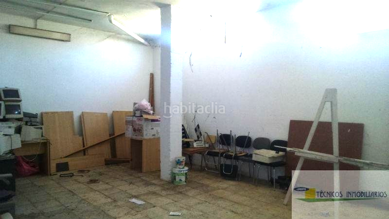 Foto 4de3a1cc-eaaa-4ebf-911c-92bd69af8436. Alquiler local comercial zona completamente consolidada, todos los servicios. ambulatorio, farmacia, supermercado , bares, numerosos comercios. calle de mu en Mérida