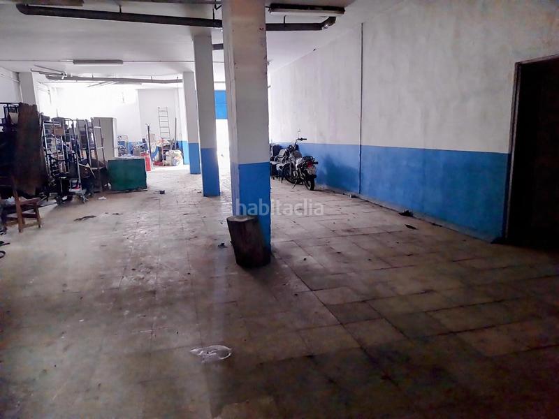 Foto 501ff1d0-9593-4b12-a992-6d5028544365. Alquiler local comercial zona completamente consolidada, todos los servicios. ambulatorio, farmacia, supermercado , bares, numerosos comercios. calle de mu en Mérida