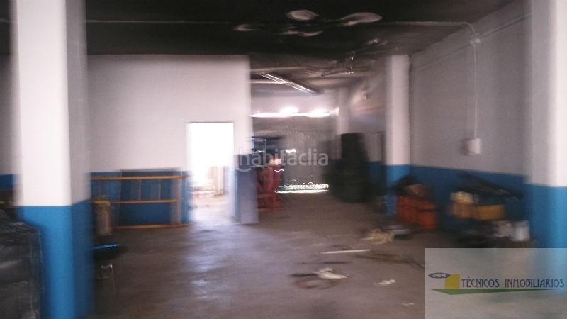 Foto d57830cb-c835-44b3-b3c9-8d762471ce2b. Alquiler local comercial zona completamente consolidada, todos los servicios. ambulatorio, farmacia, supermercado , bares, numerosos comercios. calle de mu en Mérida