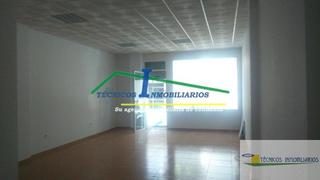 Location Local commercial à Este. Zona consolidada.todos los servicios. muchos comercios.ambulator