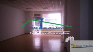 Location Local commercial à Este. Zona muy poblada y consolidada, con todos los servicios. ambulat