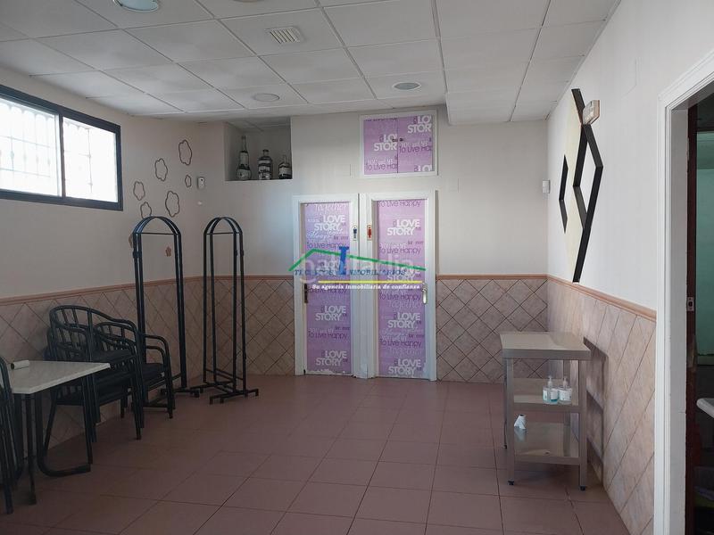 Foto 50dc7eab-04bd-4484-a642-d64fb7bd9236. Local comercial a Oeste Mérida