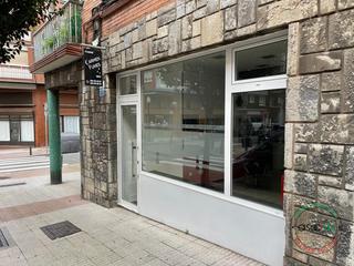 Local commercial à Gijón - leopoldo alas 13. Local instalado lado pablo iglesias.