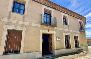 Casa adossada a San miguel del valle - cl calvario 6. Casona con encanto y amplio jardín en zamora.