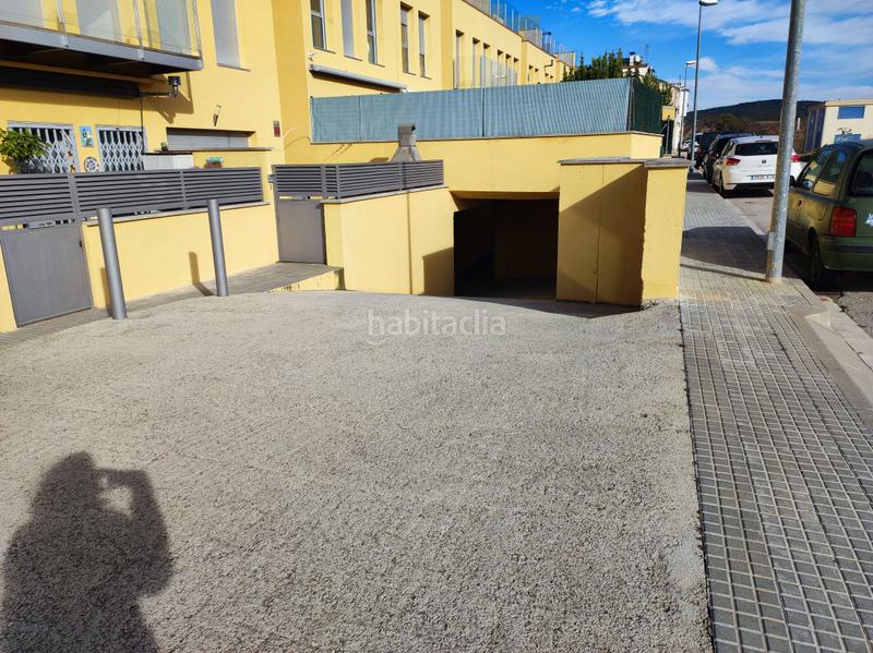 Foto f568f7ae-0f46-446c-874e-a972511fa1bd. Aparcament cotxe a carrer la vall 3 a Subirats