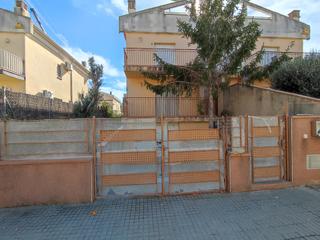 Casa aparellada  Carrer dels falcons