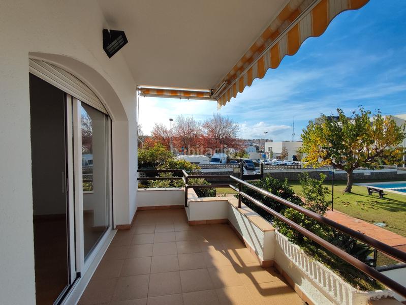 Foto 8a82de53-e9e4-41bc-9e1c-57f195ea8fc6. Semi detached house with heating parking pool in Els Pavos Blanes