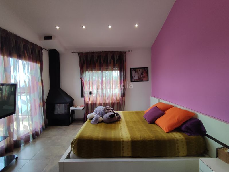 Foto 2cbe8366-a5c8-44e0-b3b9-68c6784599d4. Xalet amb xemeneia calefacció aparcament a Masquefa