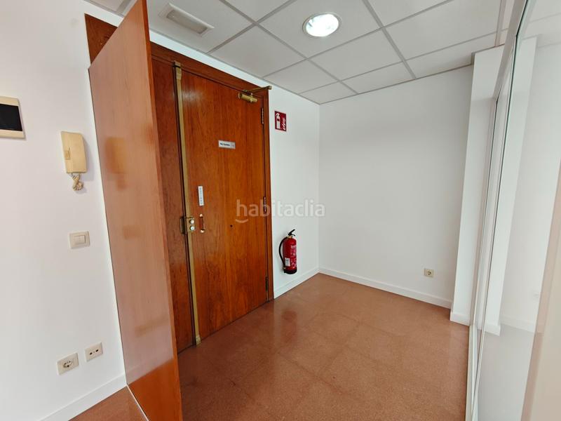 Foto b9c39729-c023-47ac-b8d6-11a2b1a7f8aa. Lloguer oficina a Eixample Nord Girona