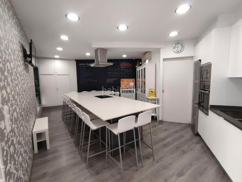 Foto 475e0042-84d8-4c79-a6a6-3cd83db78a7f. Alquiler local comercial local en alquiler de traspaso situado en el barri vell ! en Girona