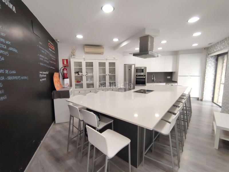 Foto 53432970-f7fc-46b0-9a1f-b806640c67dc. Alquiler local comercial local en alquiler de traspaso situado en el barri vell ! en Girona