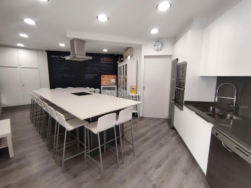 Foto 677b1bd4-6ea6-4c70-8de0-6a9c90641716. Alquiler local comercial local en alquiler de traspaso situado en el barri vell ! en Girona