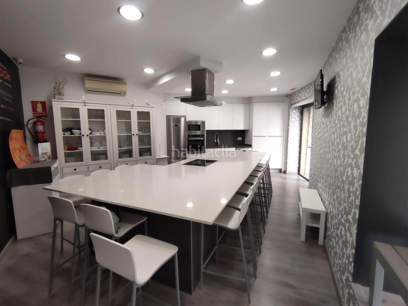 Foto 6fdfbe37-f37a-41ea-8a42-da5a920a647a. Alquiler local comercial local en alquiler de traspaso situado en el barri vell ! en Girona