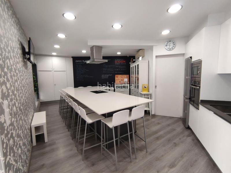 Foto 893de6f4-f1c9-487c-bd92-e08f1e3d8aa3. Alquiler local comercial local en alquiler de traspaso situado en el barri vell ! en Girona