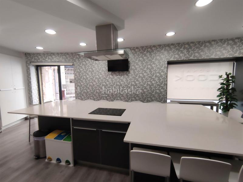 Foto c4b588f1-25a3-4e4d-aa78-daa48d548651. Alquiler local comercial local en alquiler de traspaso situado en el barri vell ! en Girona