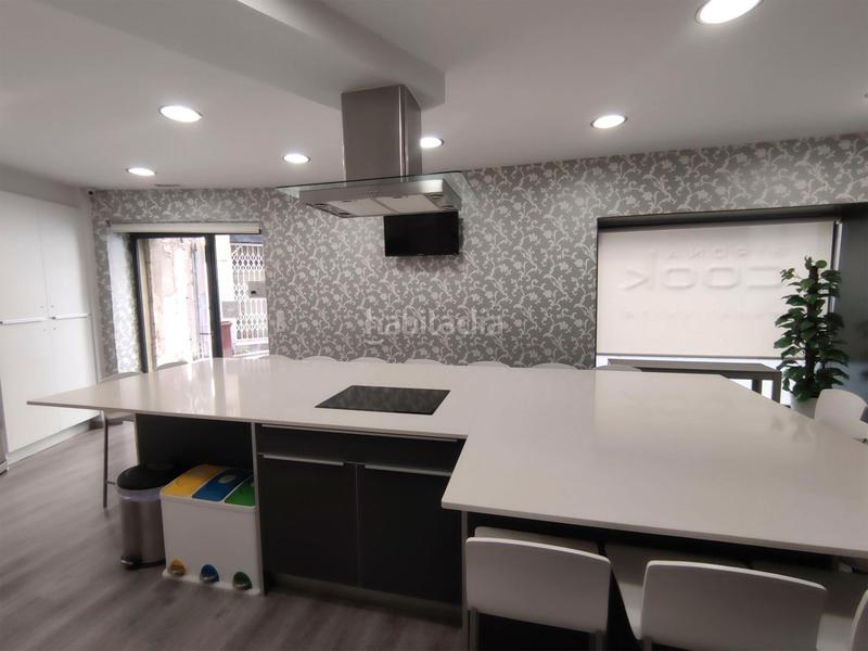Foto c9343865-0d30-4a62-93a3-d00f35f36a7f. Alquiler local comercial local en alquiler de traspaso situado en el barri vell ! en Girona