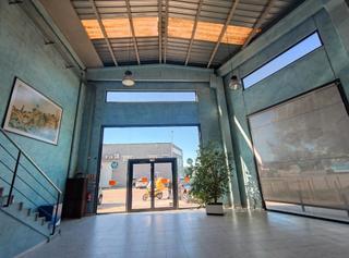 Location Local commercial  Carrer de mercè rodoreda. Local comercial con oficinas  y almacen   al pol. ind. torre mir