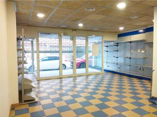 Local Comercial  Carrer francesc artau. Local de 150m2 ideal para inversores!!