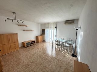 Miete Etagenwohnung in Eixample Nord. Acollidor pis amb terrassa de 15m2  i pàrquing inclòs  al centre