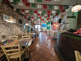 Local commercial dans Sant Narcis. Local en venda a la zona de sta eugnia!