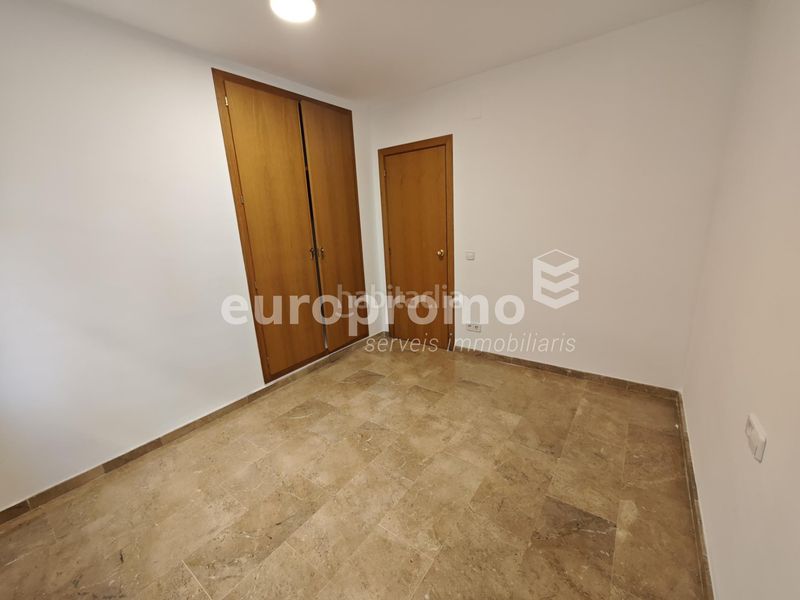 Foto bbf3e503-9ce9-4250-9172-80af1fed53ab. Lloguer pis amb calefacció aparcament a Eixample Nord Girona