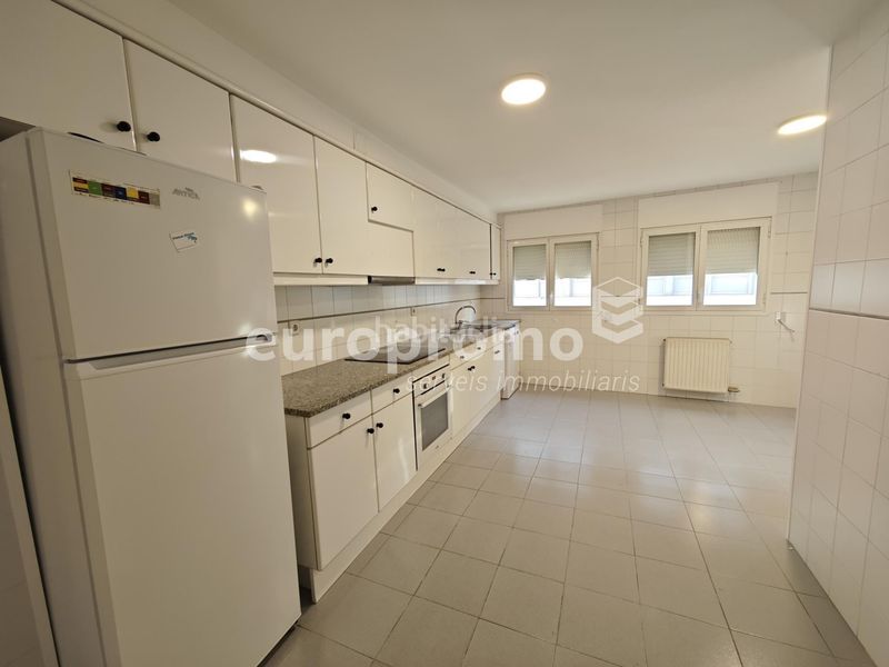 Foto 1148980e-b2cf-489f-85d1-e528560aa6e1. Rent flat with heating parking in Eixample Nord Girona