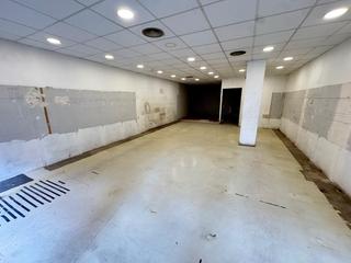 Location Local commercial à Eixample Nord. Local de 160m2 en la ensanche de girona