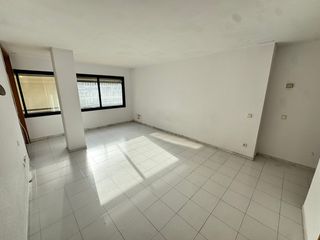 Rent Flat in Centre-Barri Vell. Piso de una habitación en el centro de girona.