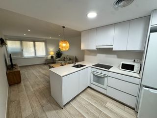 Affitto Appartamento in Centre-Barri Vell. Pis de 1 habitació i 1 despatx a girona centre.