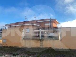 Maison jumelée à Calle manuel herrera 32. Chalet pareado oasis golf