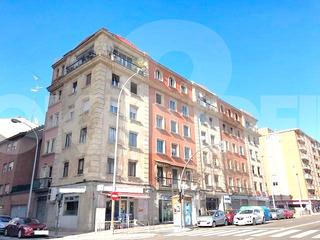 Location Appartement  Paseo de la estación 109. Alquiler piso frente vialia