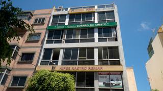 Édifice à Calle don pedro infinito 42. Edificio de uso mixto pedro infinito