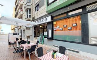 Business premise in Calle hierro 4. Fantástico local a 50 metros del paseo de las canteras