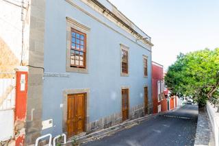 Maison à Calle camino viejo a la calzada 5. Casa terrera lista para vivir con residencia de estudiantes rent