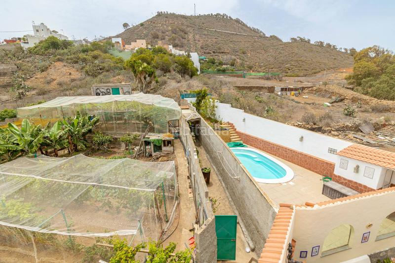 Foto 8f2fad72-e21e-4a8a-8654-be1217ef9b88. Xalet amb calefacció aparcament piscina a Arucas casco Arucas