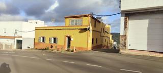 Chalet in Firgas. Casa en esquita, todo en una sola planta.