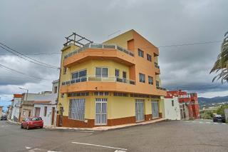 Casa adossada a Calle alejandro del castillo 4. Casa adosada con terraza y múltiples posibilidades en casa aguil