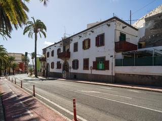 Chalet à Paseo del chill 15. Amplio edificio en la zona de triana