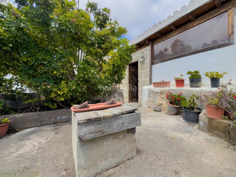 Foto ea3bc5b1-e468-4947-abea-f0a568d388e2. Masía venta de casa y terreno calle morras vistas en Fasnia