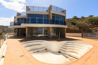 Xalet a Avenida avenida lechugal 50. Exclusiva villa en venta en tauro!