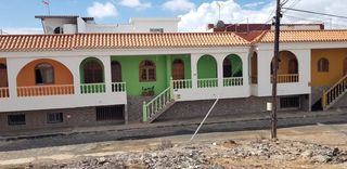 Masía en El Salobre. Amplia vivienda con azotea privada con terreno de 830 m2 en el s
