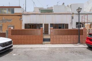 Maison à Calle diego zurita 7. Tu hogar para siempre en altavista  casa terrera con alma y ampl