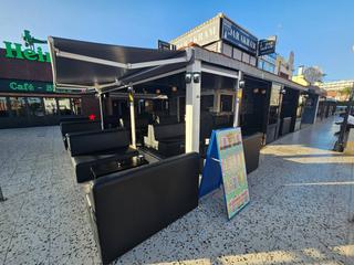 Location Local commercial à Playa del Inglés. Traspaso de local comercial en cc chaparral  listo para empezar!