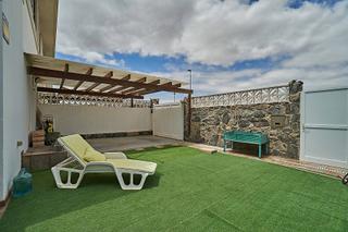 Casa aparellada a Burrero. Chalet pareado con terraza y garaje en playa el burrero