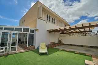 Casa aparellada a Burrero. Chalet pareado con terraza y garaje en playa el burrero