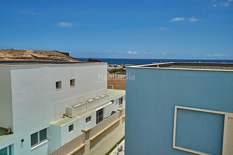 Foto bbbc0f78-b0ee-4f8c-b465-f37ede60cc93. Casa pareada chalet pareado con terraza y garaje en playa el Burrero en Ingenio