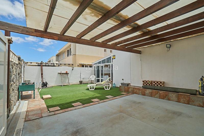 Foto cb1f2c85-b549-4c99-a668-d5d24e2ce109. Casa bifamiliare con parcheggio in Burrero Ingenio