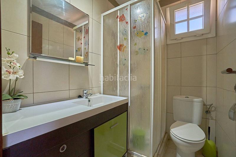 Foto def7ea27-b58a-49bc-bfad-e9e379b2a849. Casa pareada chalet pareado con terraza y garaje en playa el Burrero en Ingenio